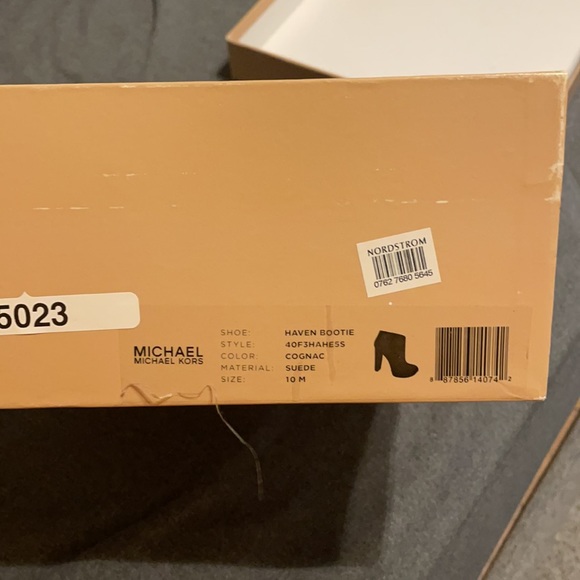 Michael Kors heeled booties - Picture 2 of 2